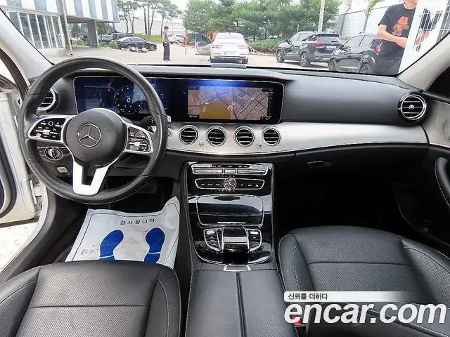 Mercedes-Benz E-Class 2018 — Photo 7/20