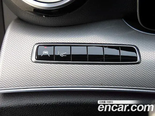 Mercedes-Benz E-Class 2018 — Photo 13/20