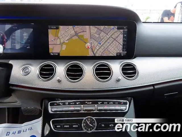 Mercedes-Benz E-Class 2018 — Photo 18/20