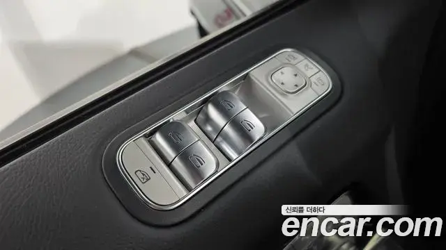 Mercedes-Benz G-Class 2026 — Photo 29/34