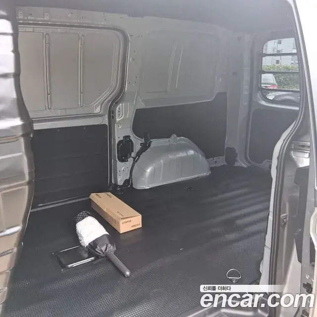 Hyundai Staria 2026 — Photo 4/20