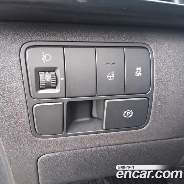Hyundai Staria 2026 — Photo 3/20