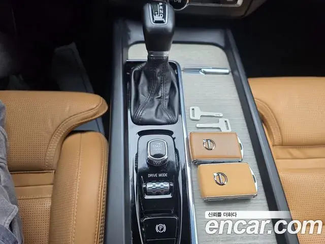 Volvo XC60 2020 — Şəkil 18/20