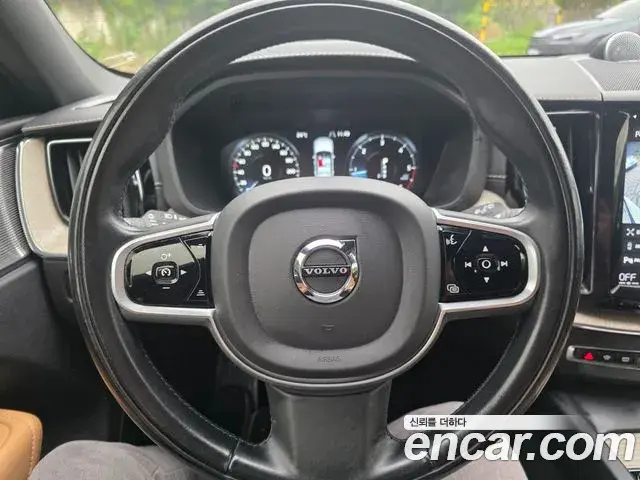 Volvo XC60 2020 — Şəkil 19/20