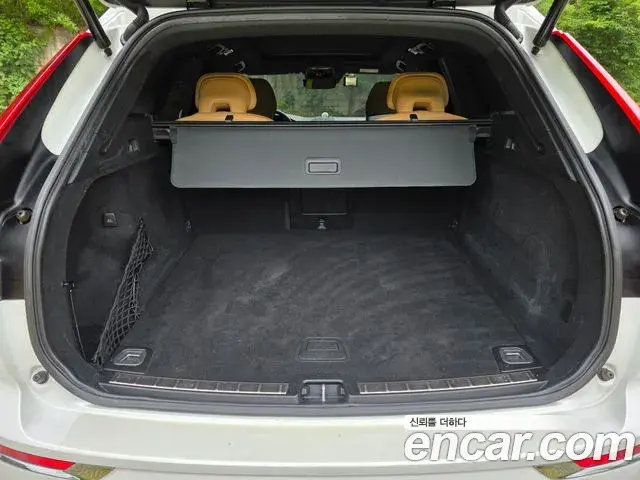 Volvo XC60 2020 — Şəkil 7/20