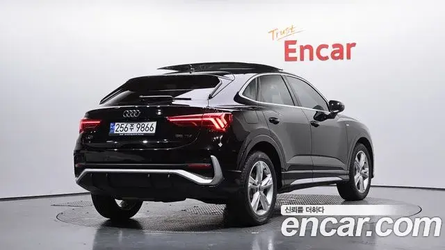 Audi Q3 2022 — Фото 2/20