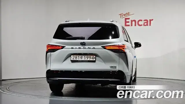 Toyota Sienna 2024 — Photo 18/20