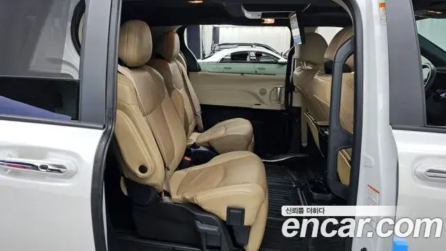 Toyota Sienna 2024 — Photo 8/20