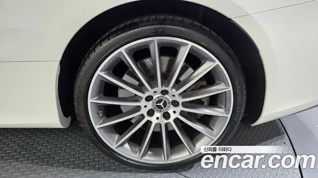 Mercedes-Benz E-Class 2023 — ფოტო 19/38