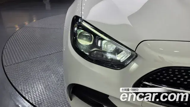 Mercedes-Benz E-Class 2023 — ფოტო 28/38