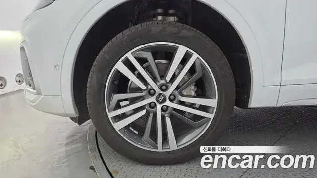 Audi Q5 2022 — Şəkil 16/20