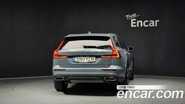Volvo V60 Cross Country 2022 — ფოტო 25/35