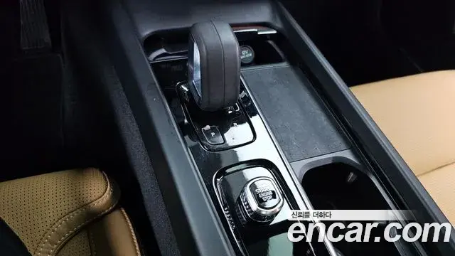 Volvo V60 Cross Country 2022 — ფოტო 31/35
