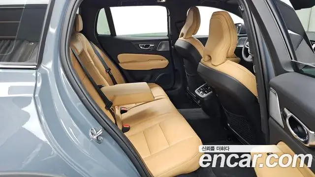 Volvo V60 Cross Country 2022 — ფოტო 22/35