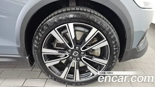 Volvo V60 Cross Country 2022 — ფოტო 17/35