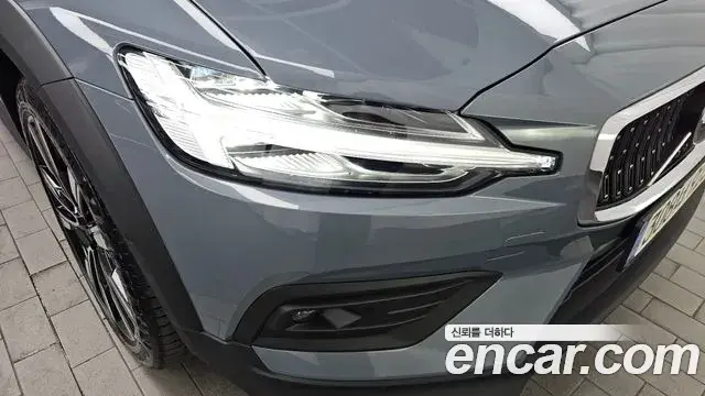 Volvo V60 Cross Country 2022 — ფოტო 30/35