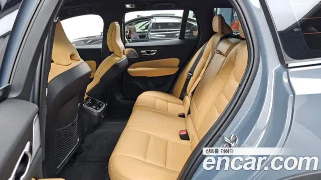 Volvo V60 Cross Country 2022 — ფოტო 8/35