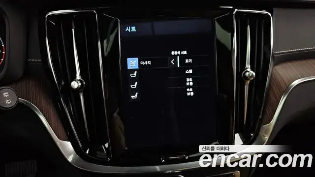 Volvo V60 Cross Country 2022 — ფოტო 29/35