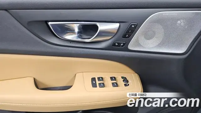 Volvo V60 Cross Country 2022 — ფოტო 23/35