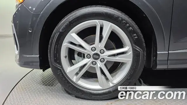 Audi Q3 2023 — Şəkil 19/32