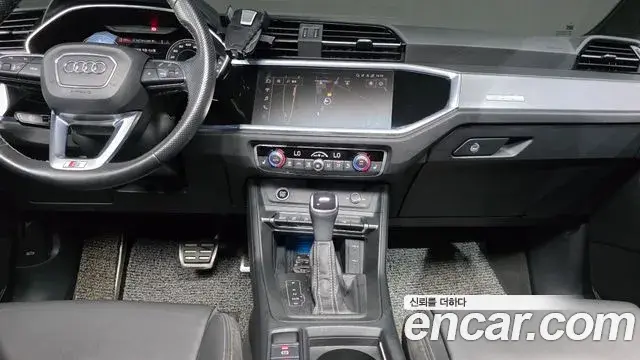 Audi Q3 2023 — Şəkil 28/32