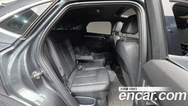 Audi Q3 2023 — Şəkil 24/32
