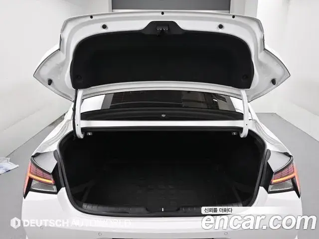 Hyundai The New Avante Hybrid 2023 — Şəkil 19/20