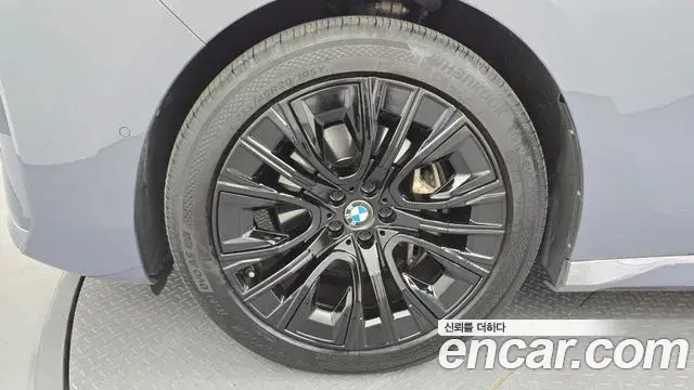 BMW 7 Series 2023 — Photo 21/37