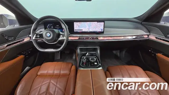 BMW 7 Series 2023 — Photo 24/37