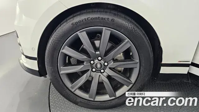 Land Rover Range Rover Velar 2019 — ფოტო 17/36