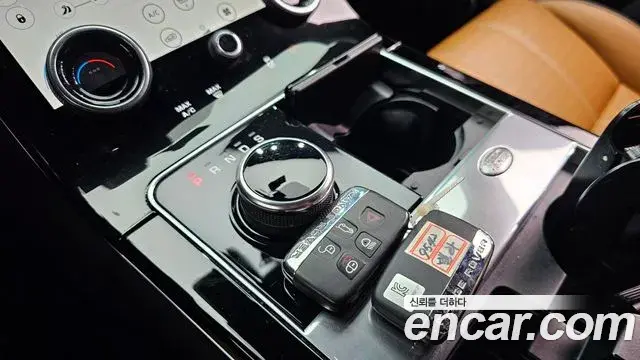 Land Rover Range Rover Velar 2019 — ფოტო 22/36