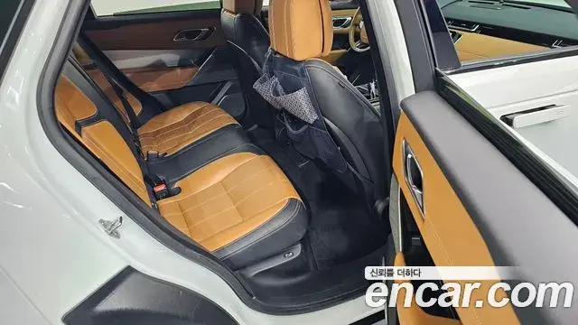Land Rover Range Rover Velar 2019 — ფოტო 2/36