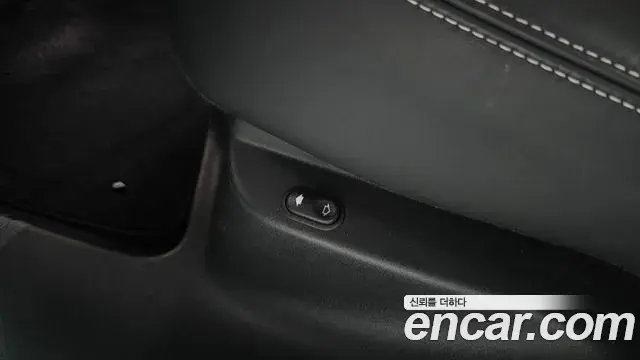 Land Rover Range Rover Velar 2019 — ფოტო 14/36