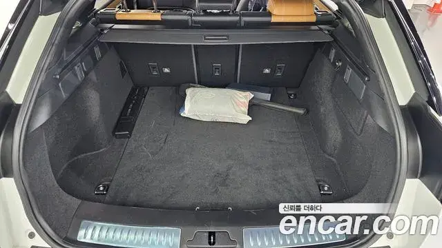 Land Rover Range Rover Velar 2019 — ფოტო 23/36