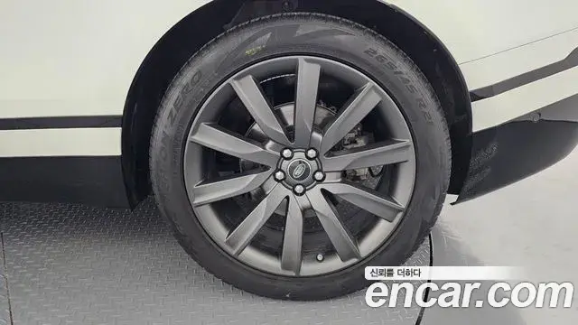 Land Rover Range Rover Velar 2019 — ფოტო 27/36