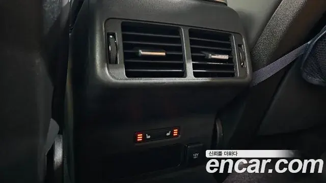 Land Rover Range Rover Velar 2019 — ფოტო 8/36