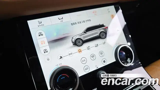 Land Rover Range Rover Velar 2019 — ფოტო 1/36