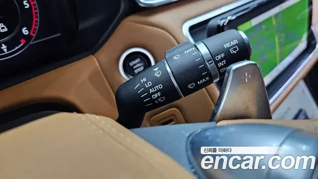 Land Rover Range Rover Velar 2019 — ფოტო 25/36