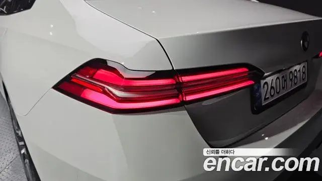 BMW 5 Series 2024 — Şəkil 14/30