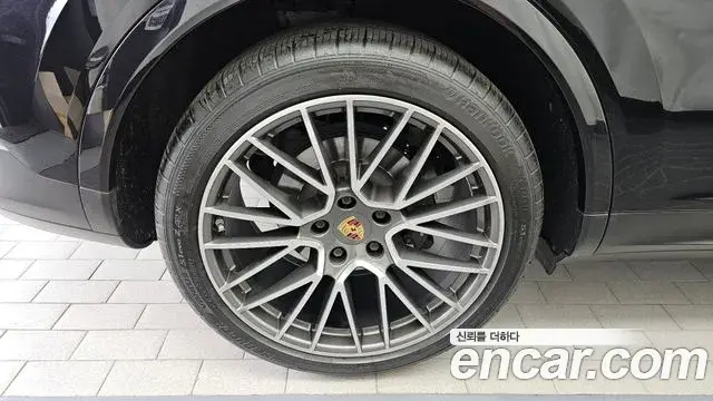 Porsche Cayenne 2021 — Photo 5/20