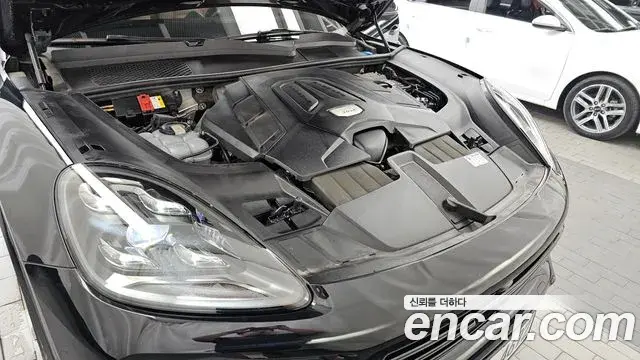 Porsche Cayenne 2021 — Photo 6/20