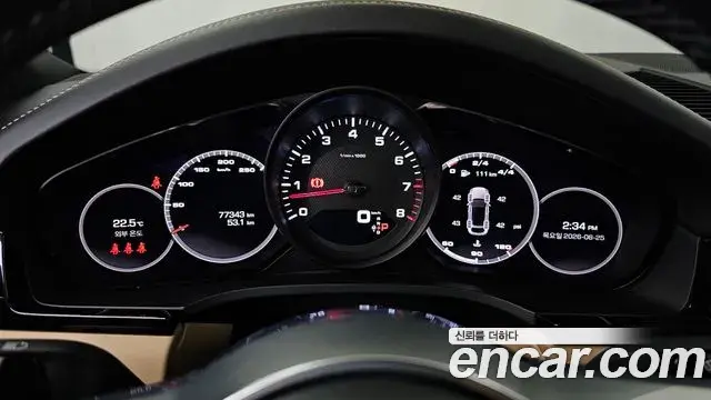 Porsche Cayenne 2021 — Photo 8/20