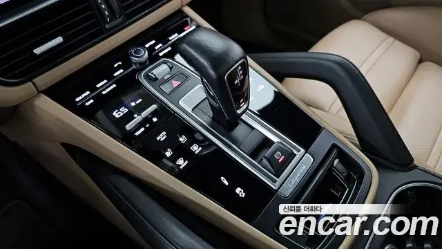 Porsche Cayenne 2021 — Photo 9/20
