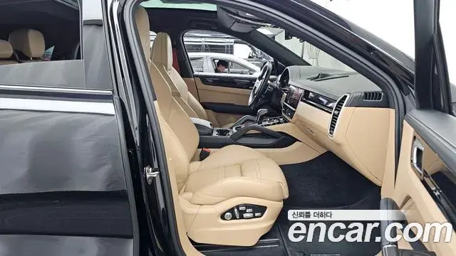 Porsche Cayenne 2021 — Photo 11/20