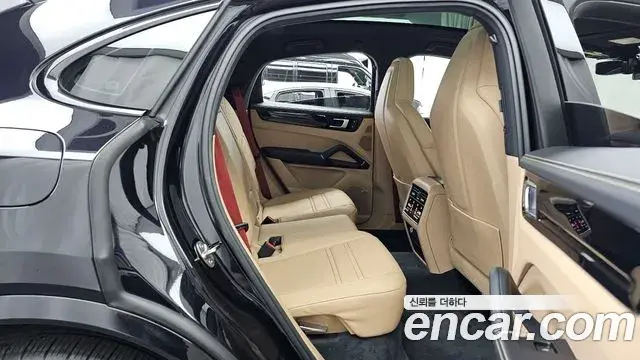 Porsche Cayenne 2021 — Photo 12/20