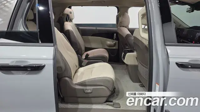 Kia Carnival 2024 — Photo 8/35