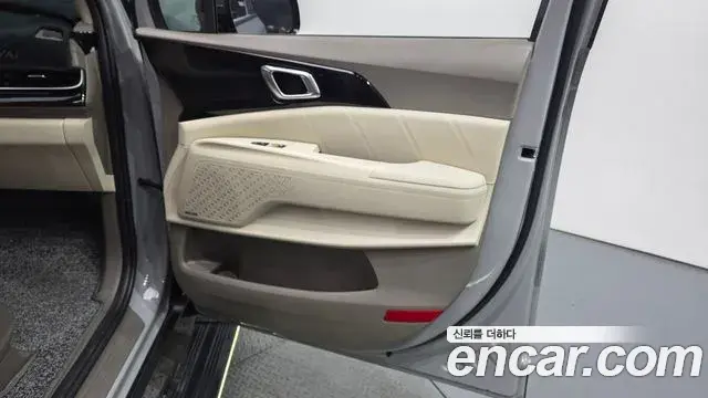 Kia Carnival 2024 — Photo 18/35
