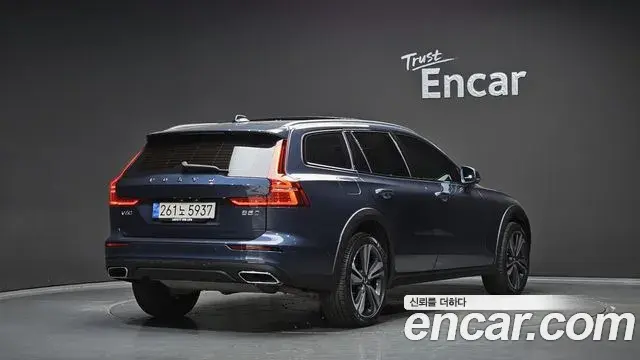 Volvo V60 Cross Country 2021 — ფოტო 24/30