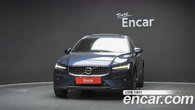 Volvo V60 Cross Country 2021 — ფოტო 6/30