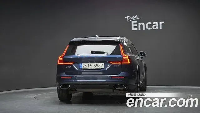 Volvo V60 Cross Country 2021 — ფოტო 21/30